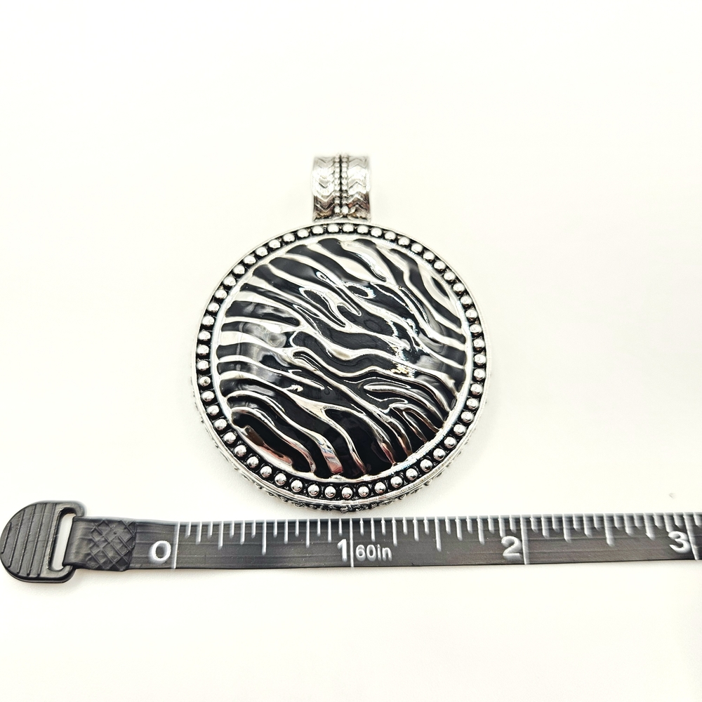 Premier Designs Vintage Silvertone Enamel Zebra Print Pendant New - Picture 4 of 4